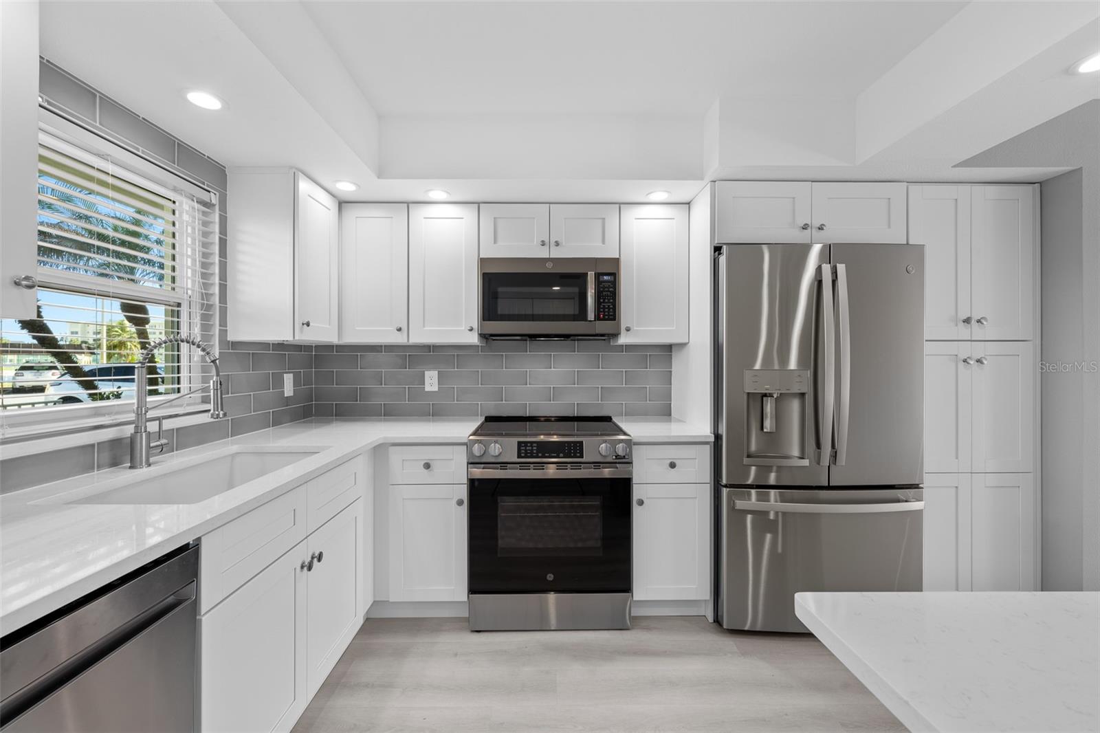 4775 COVE CIR #103 — photo 6