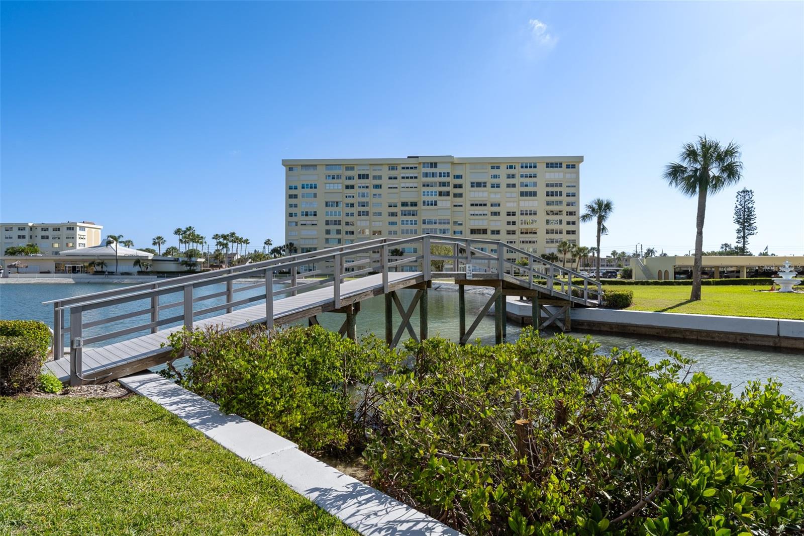 4775 COVE CIR #103 — photo 40