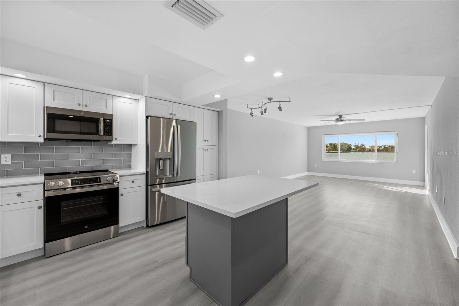 4775 COVE CIR #103 — photo 8