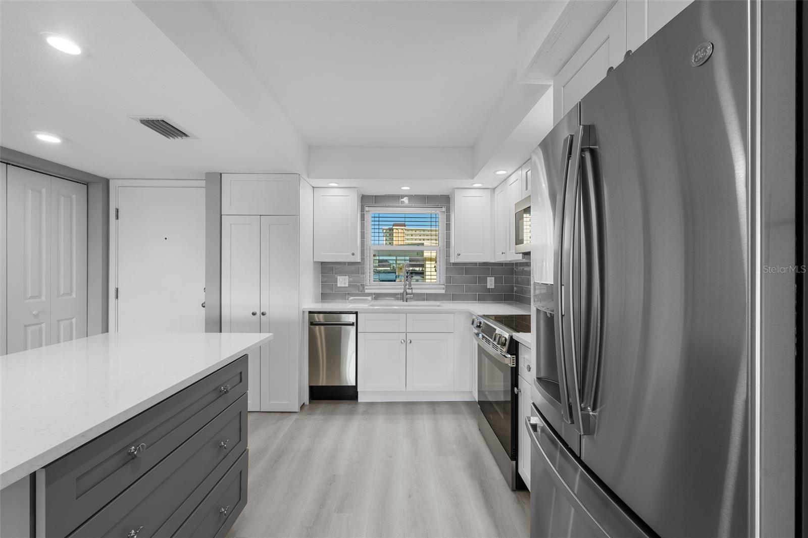 4775 COVE CIR #103 — photo 5
