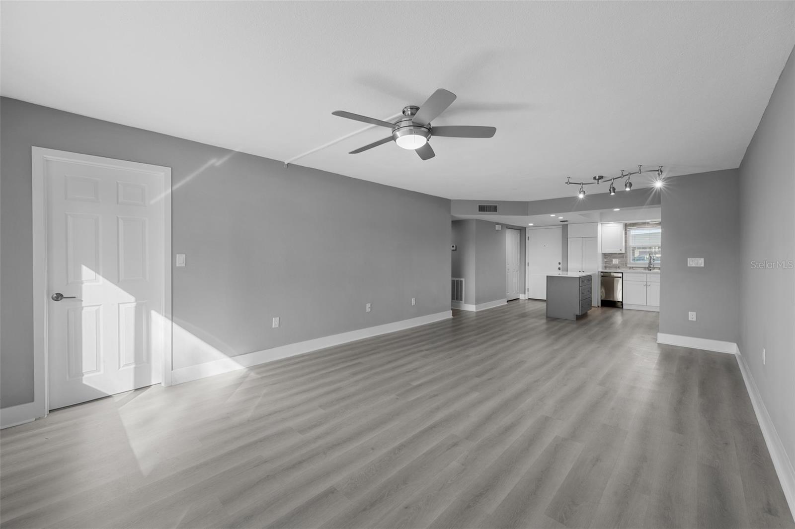 4775 COVE CIR #103 — photo 11