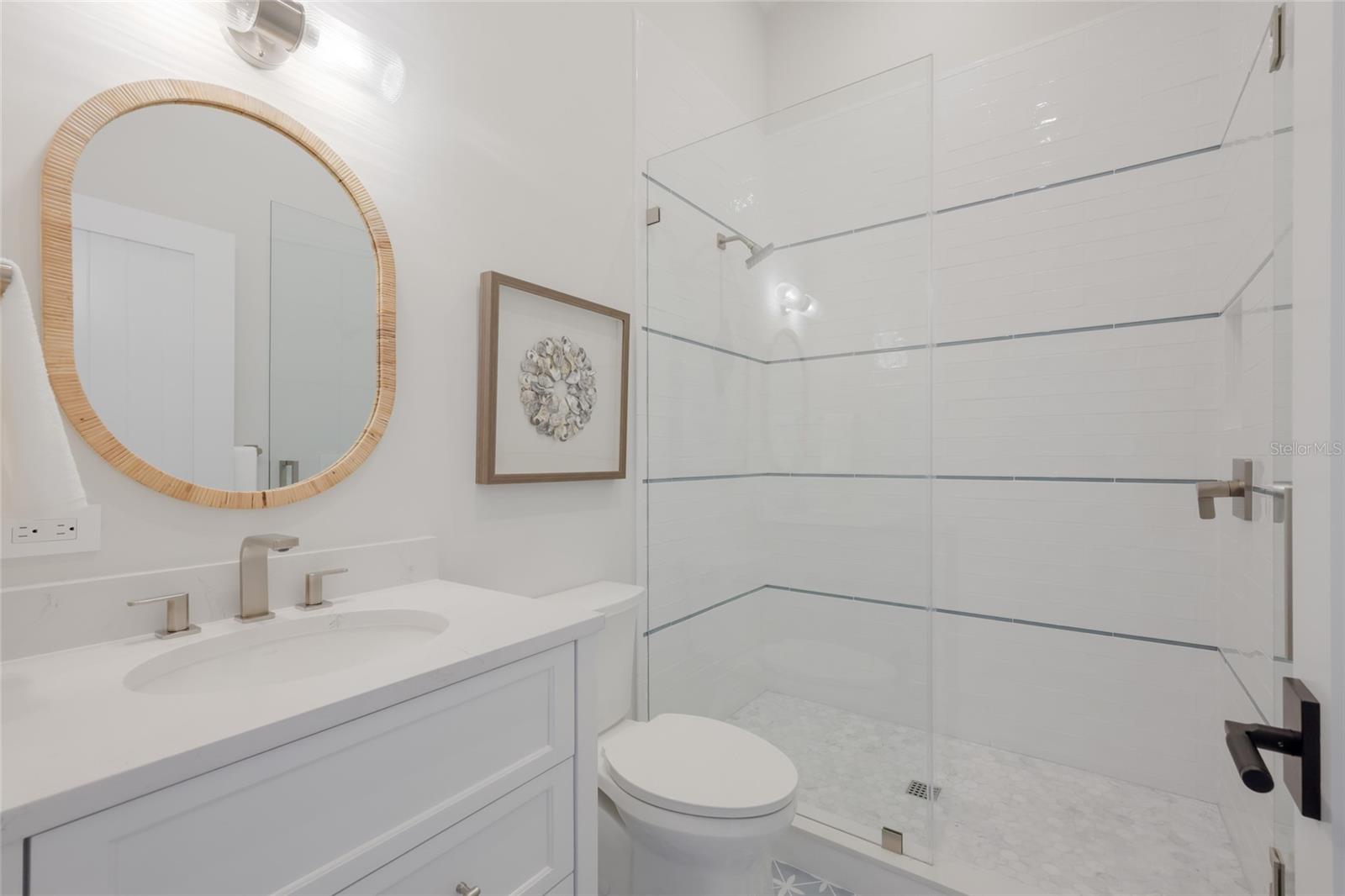215 SYCAMORE AVE — photo 44