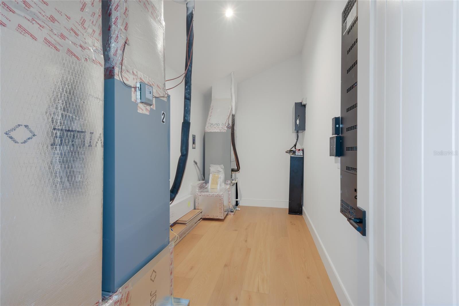 215 SYCAMORE AVE — photo 47
