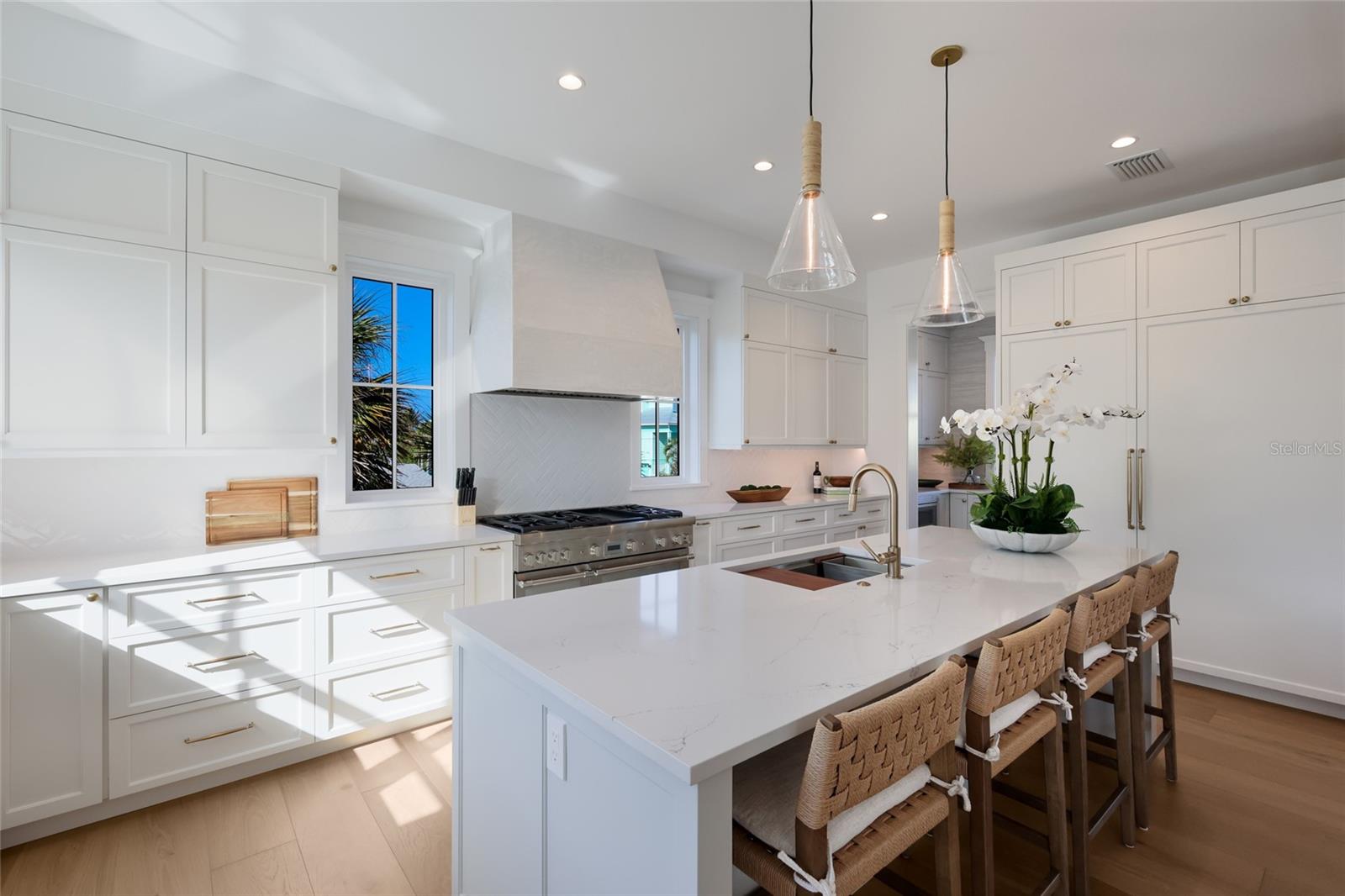 215 SYCAMORE AVE — photo 17