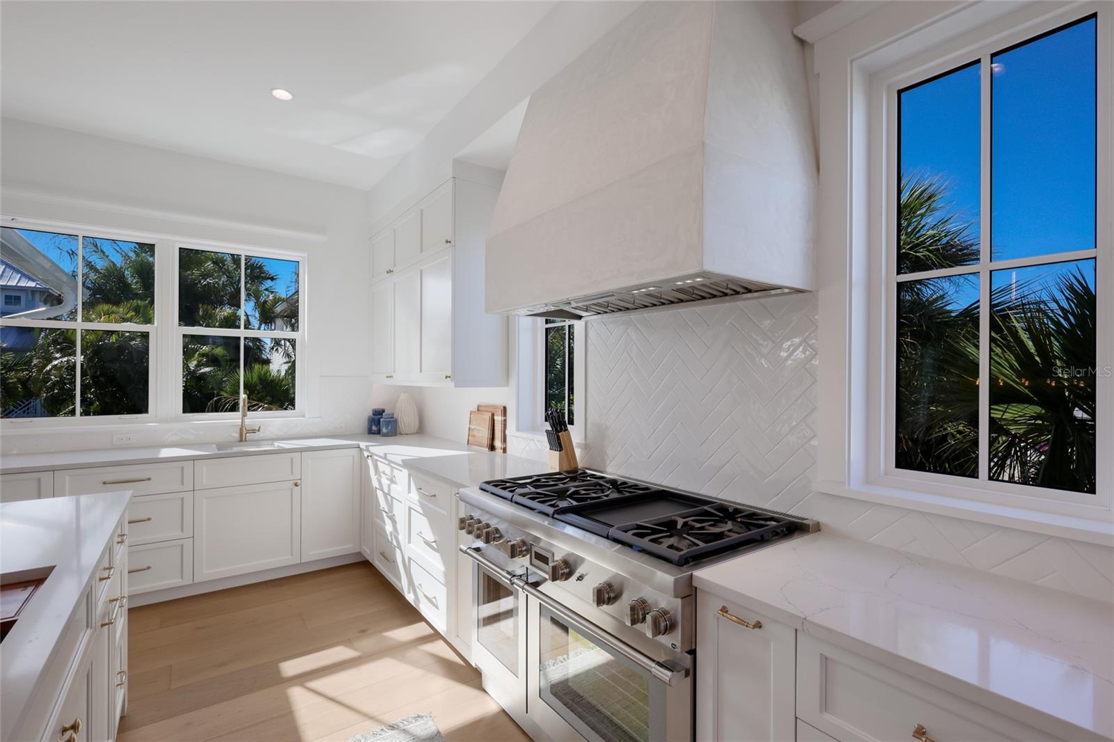 215 SYCAMORE AVE — photo 21