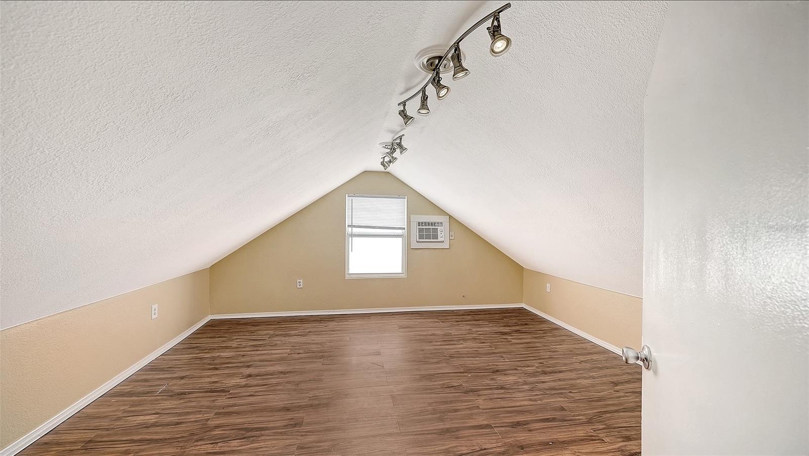 420 KUMQUAT CT — photo 52