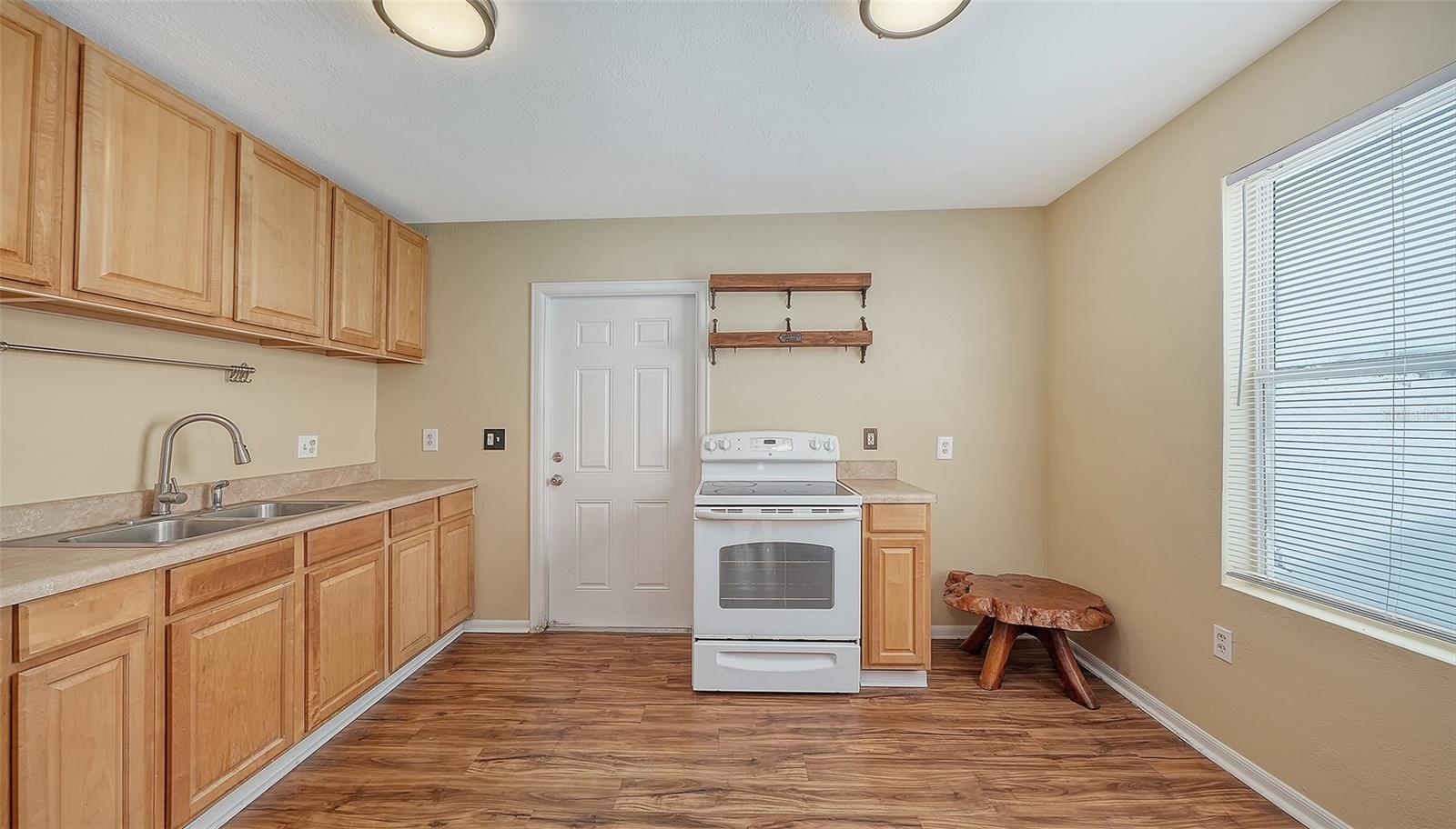 420 KUMQUAT CT — photo 42