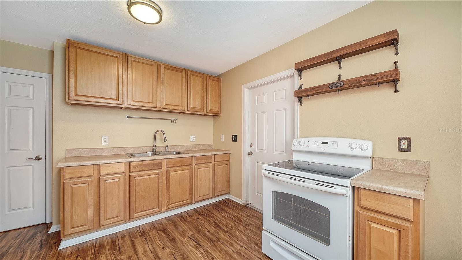 420 KUMQUAT CT — photo 41