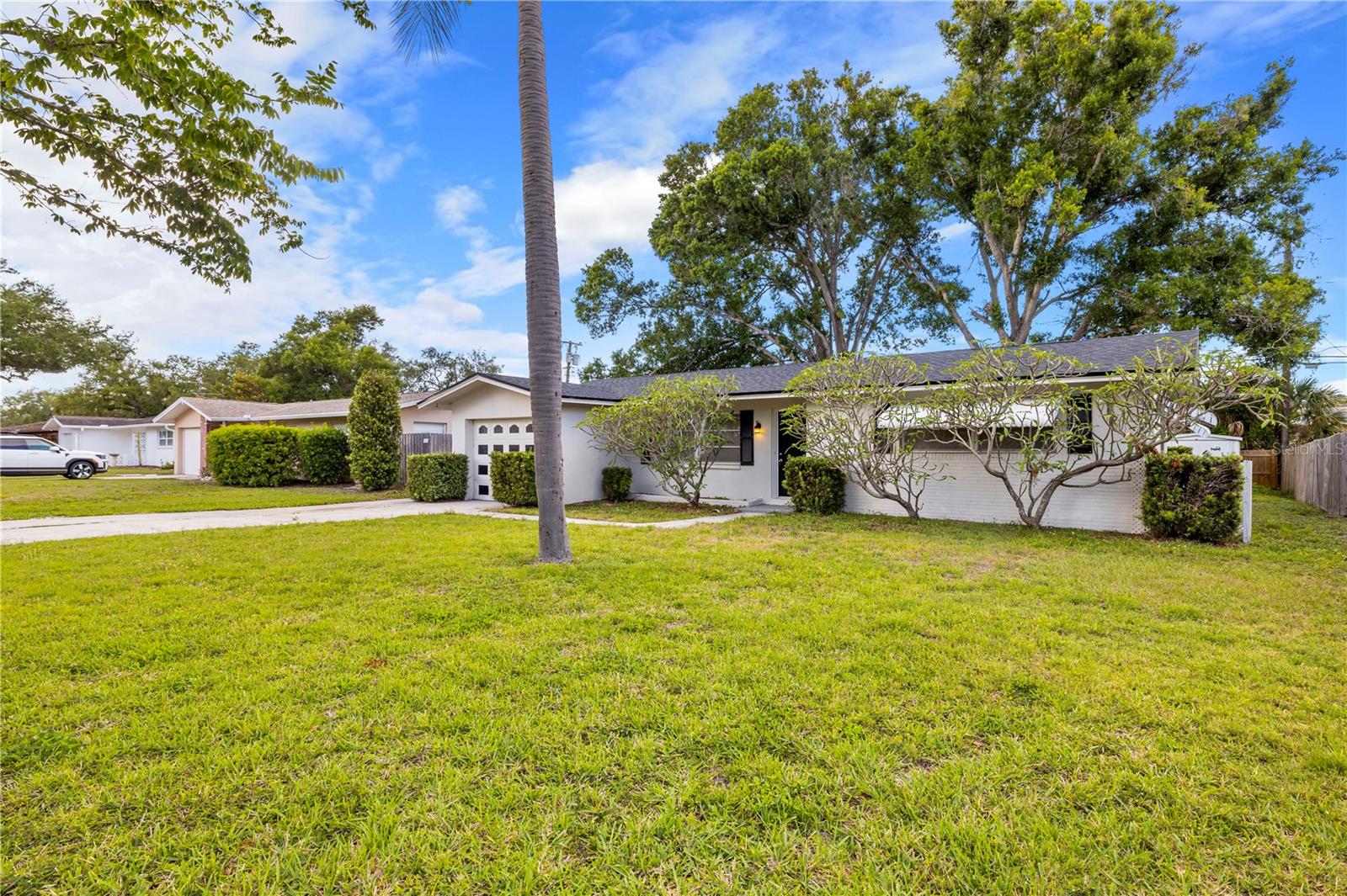 1820 PATLIN CIR N — photo 39