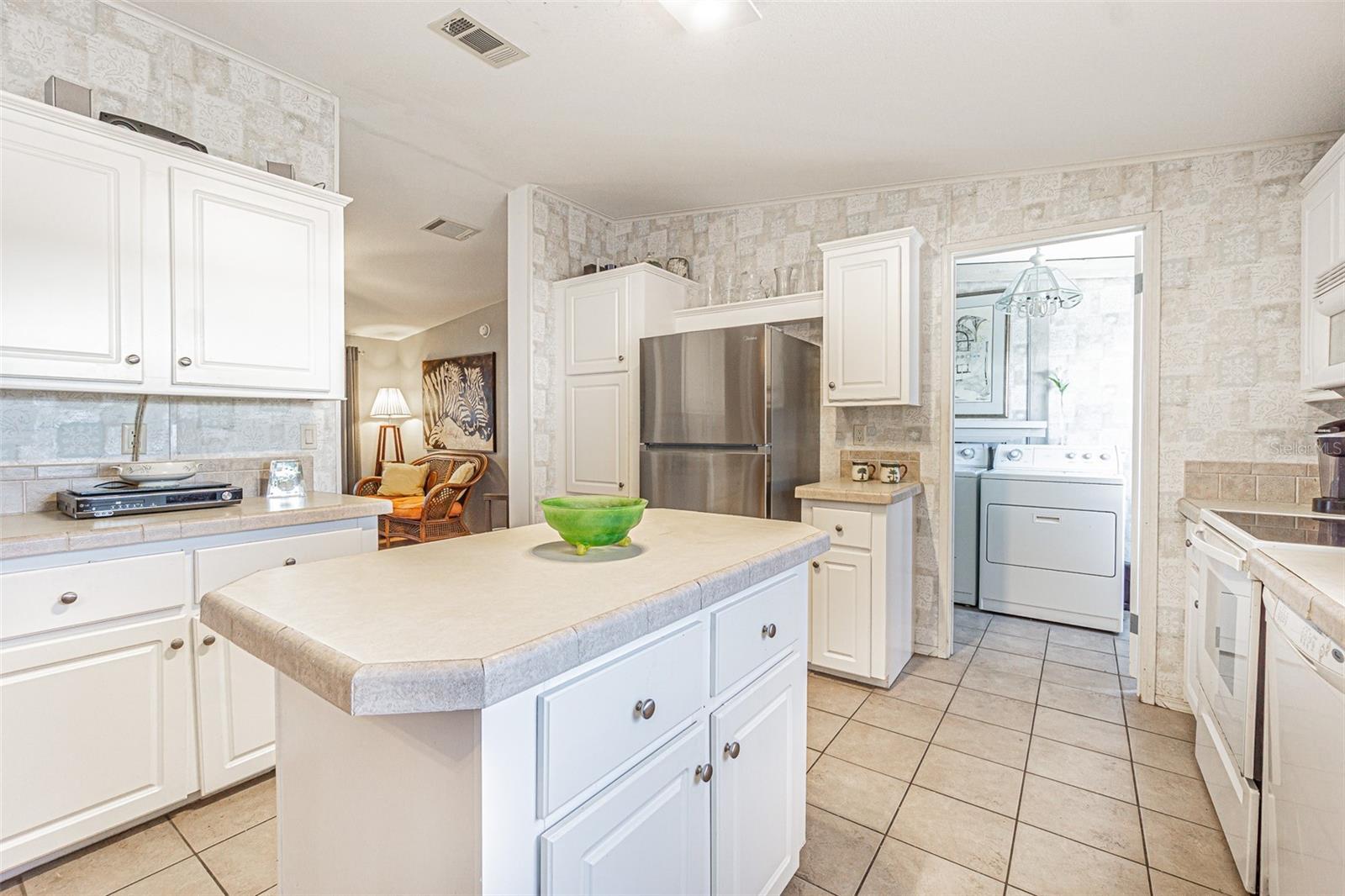 37627 LORENA AVE — photo 3