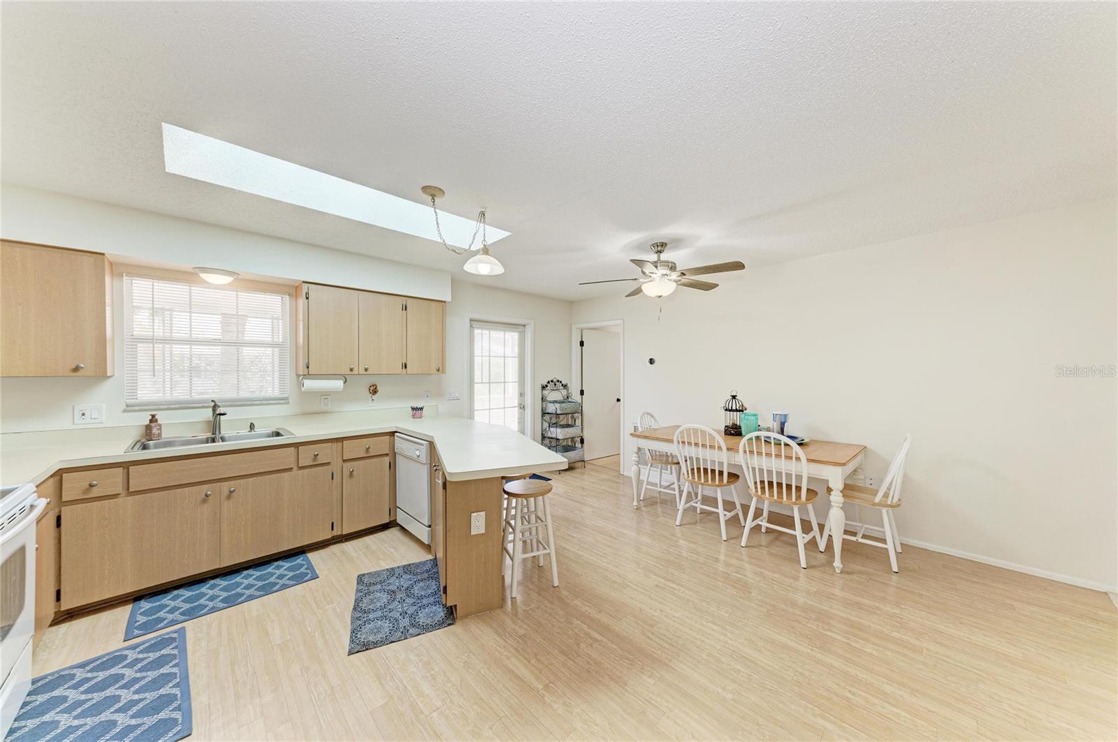 517 SPRING AVE — photo 24