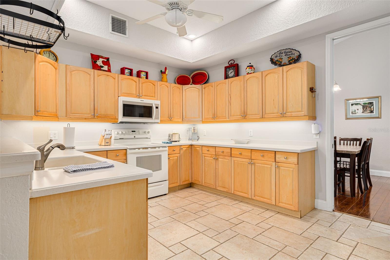 901 VIRGINIA AVE — photo 11