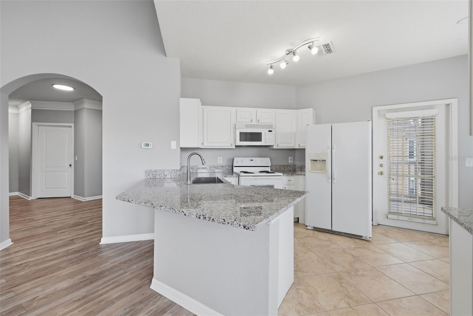 10504 VILLA VIEW CIR — photo 8