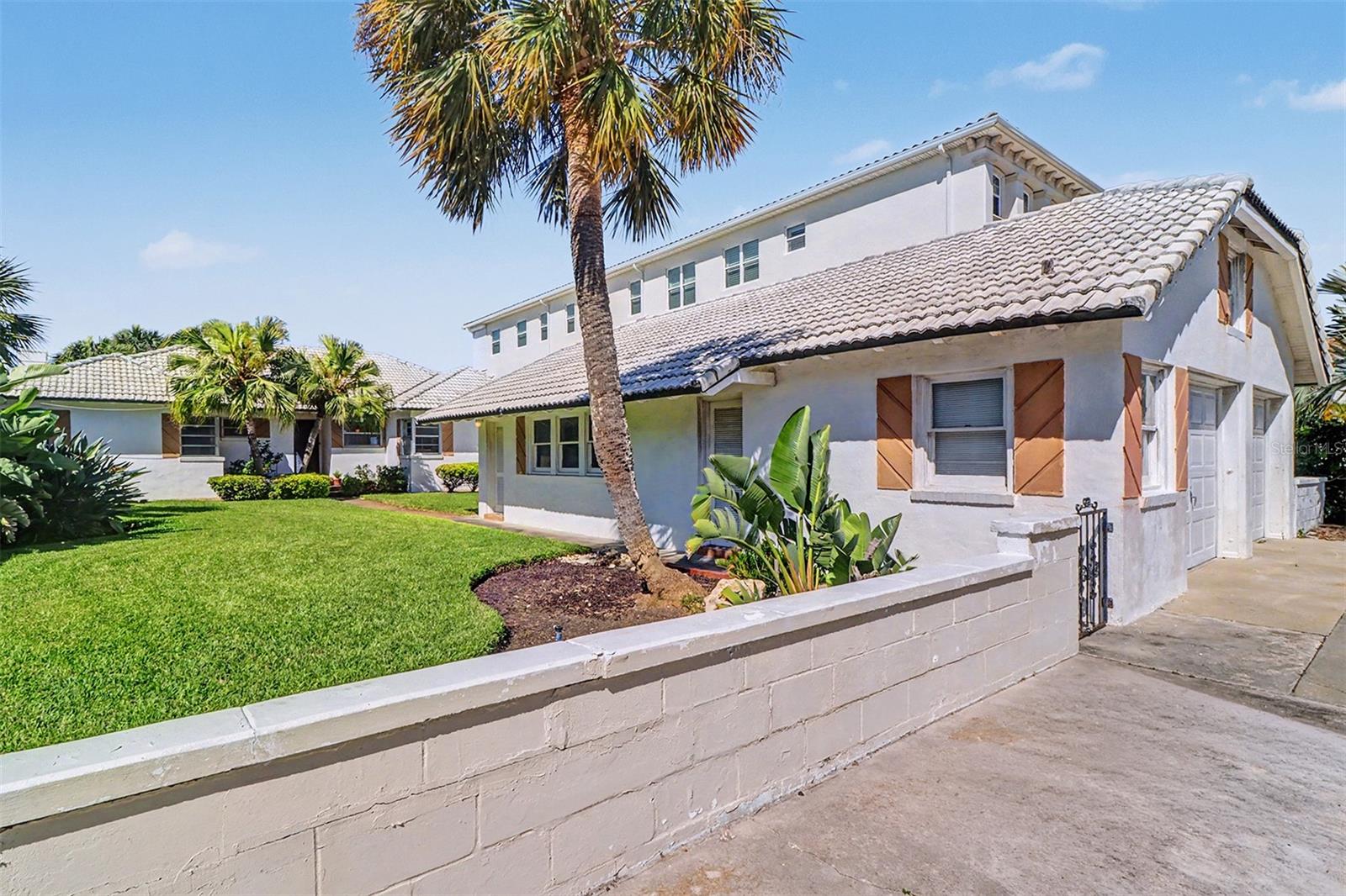 18206 SUNSET BLVD — photo 11