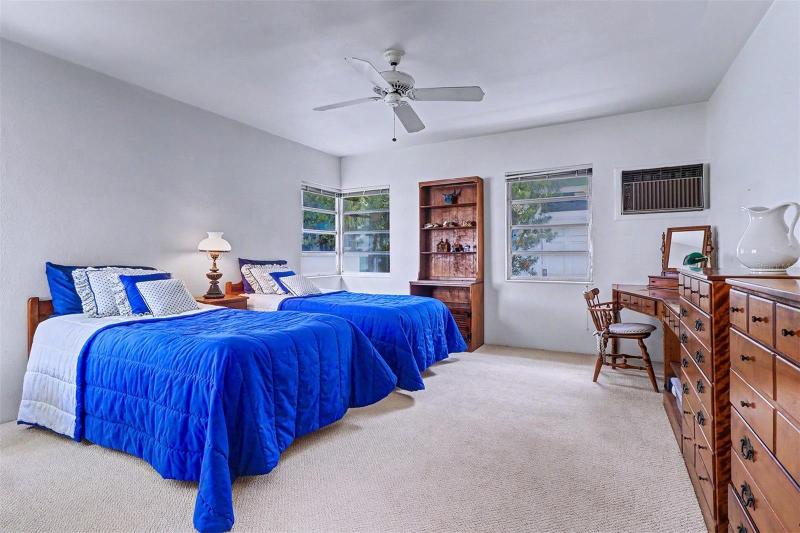 18206 SUNSET BLVD — photo 27