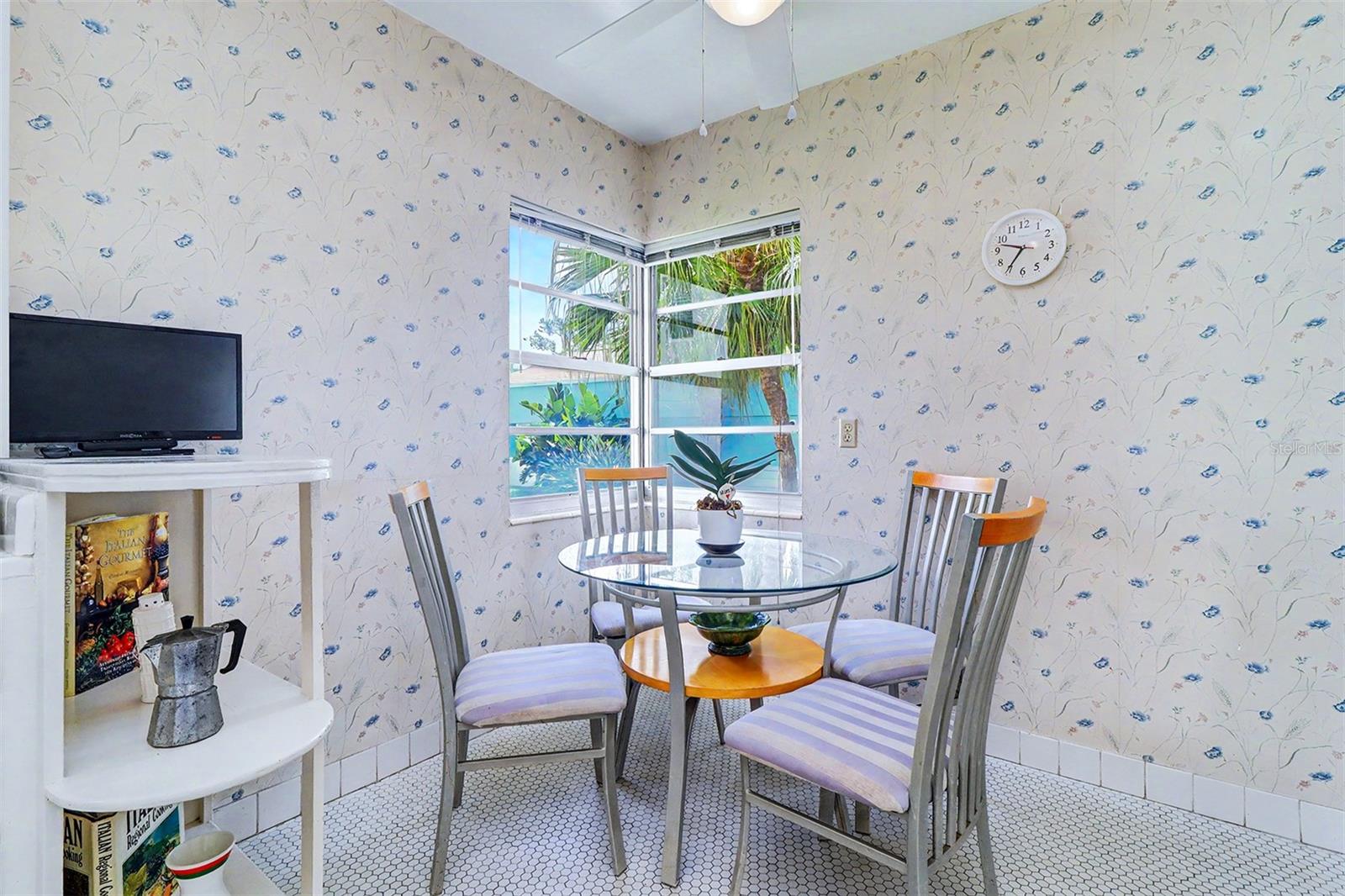 18206 SUNSET BLVD — photo 25