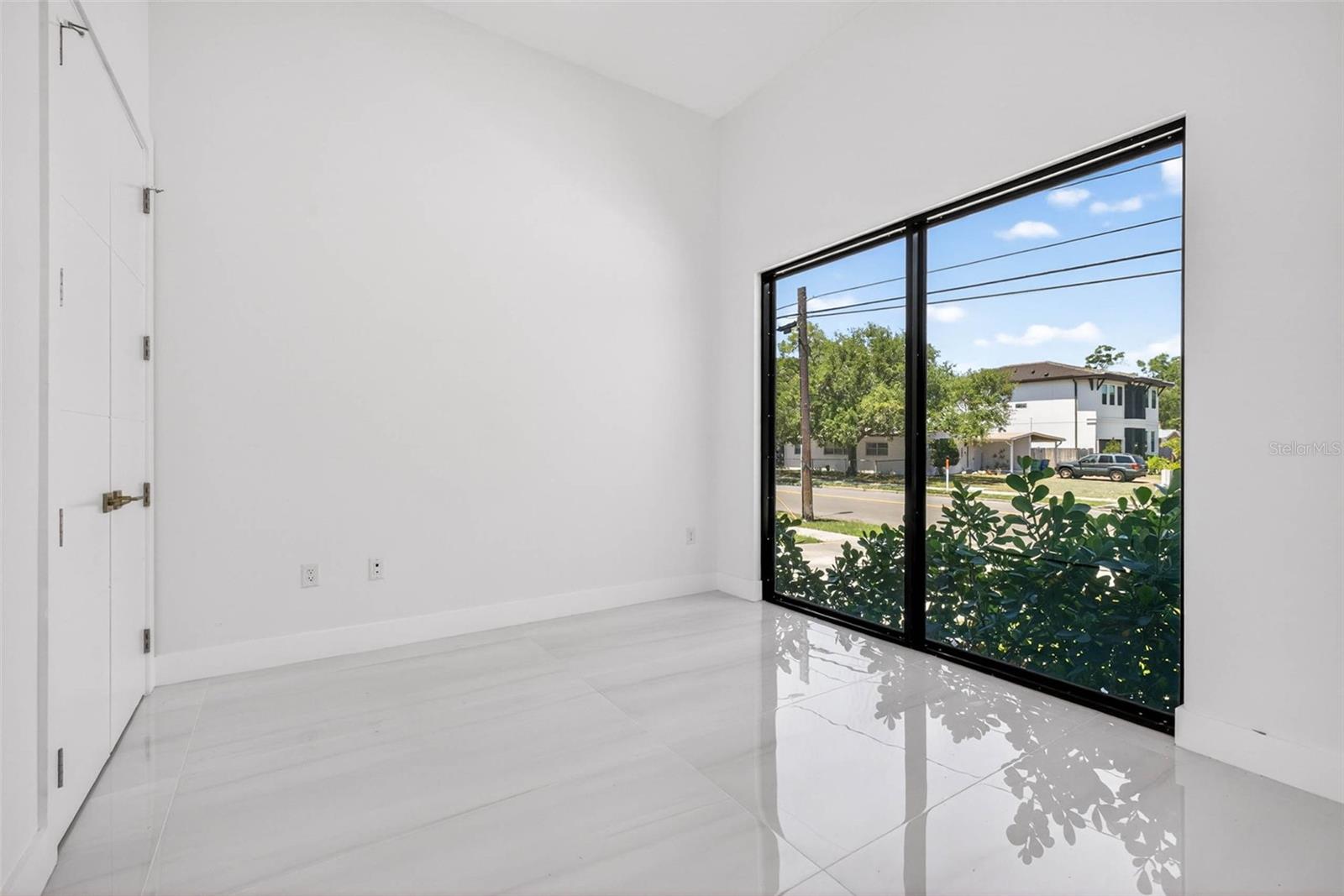 4426 W EUCLID AVE — photo 23