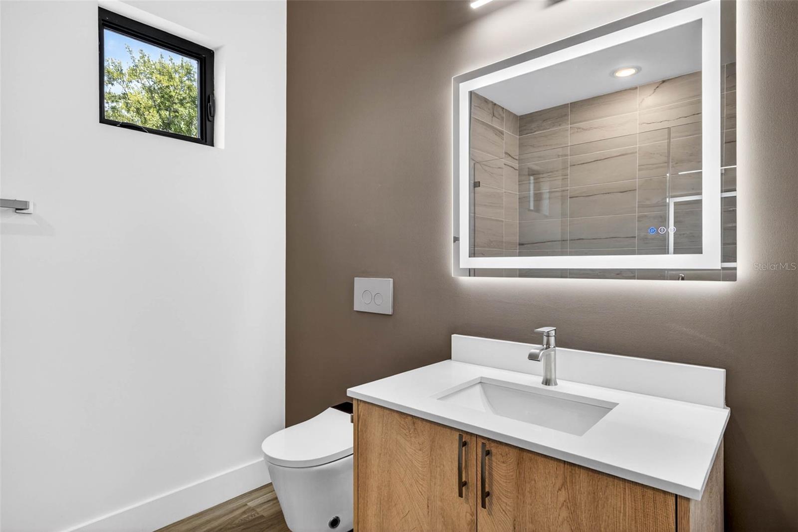 4426 W EUCLID AVE — photo 32