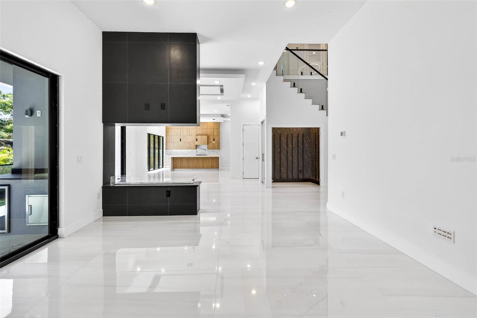 4426 W EUCLID AVE — photo 8