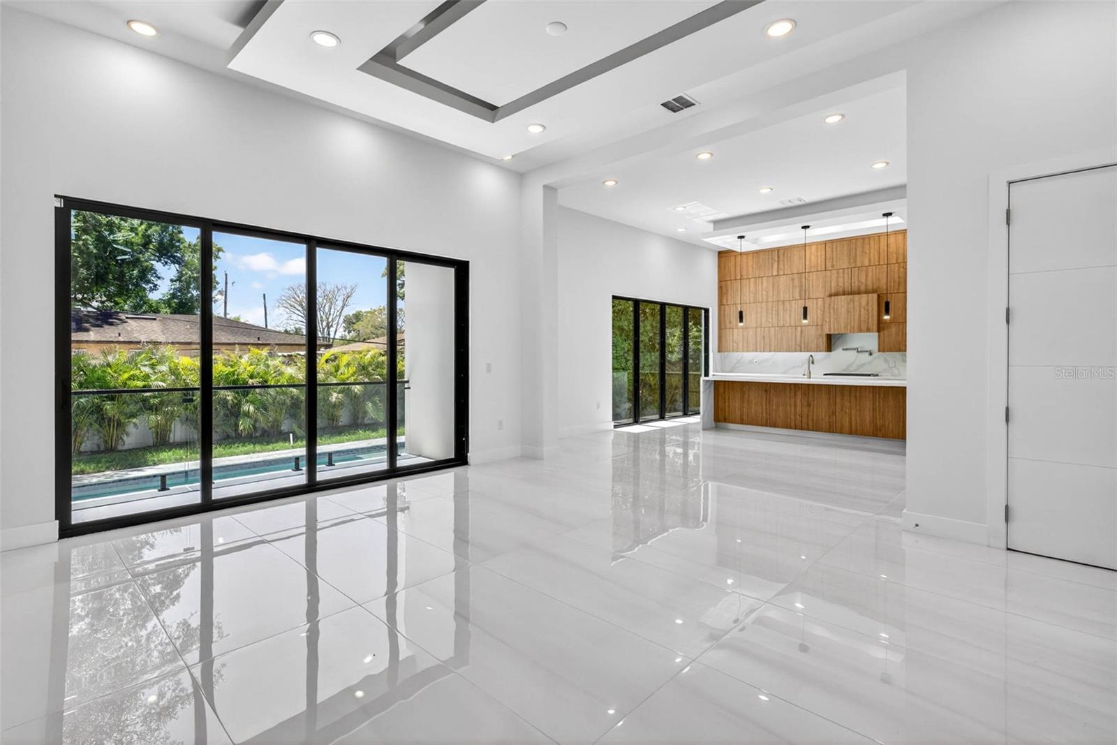 4426 W EUCLID AVE — photo 9