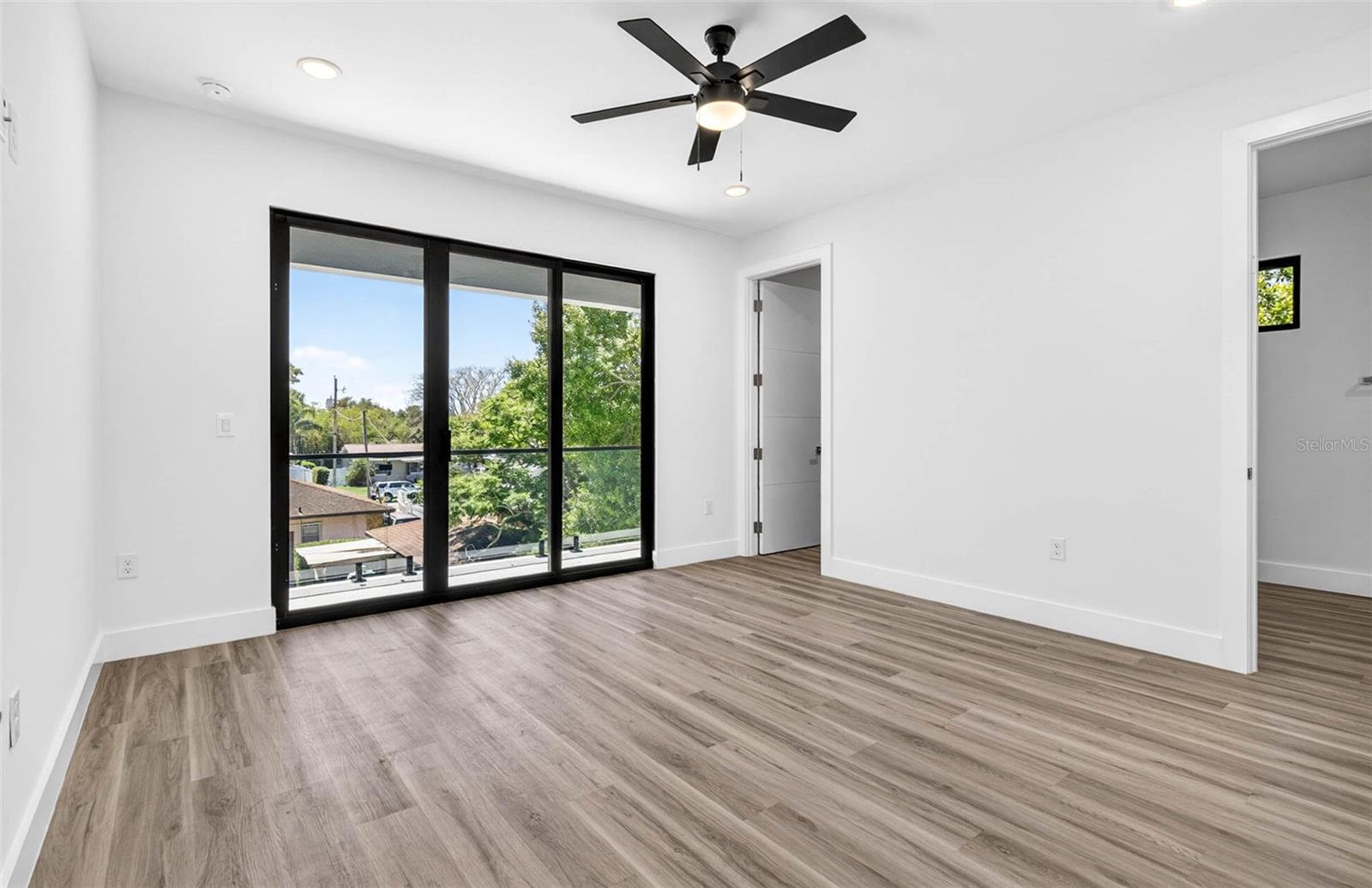 4426 W EUCLID AVE — photo 36