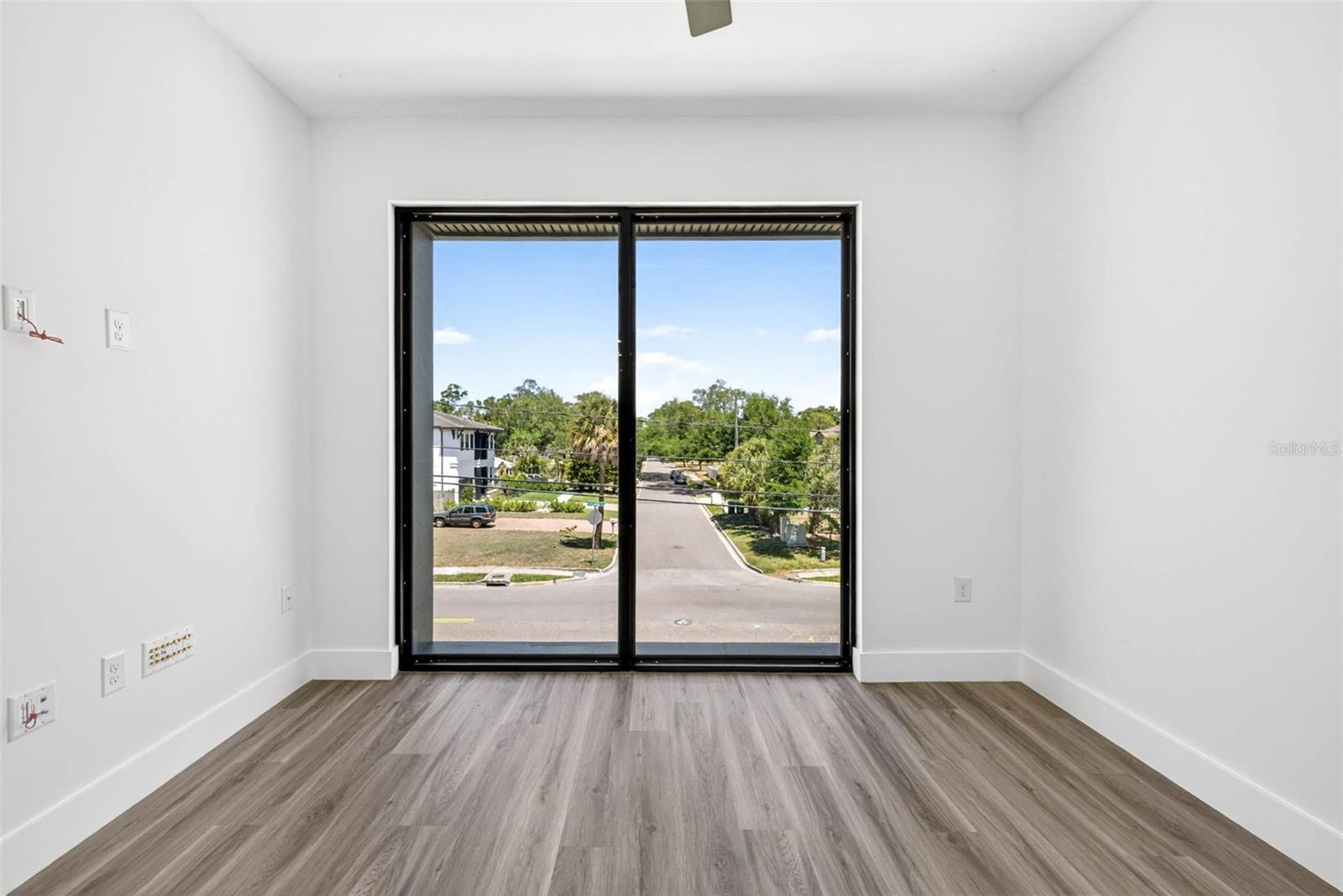 4426 W EUCLID AVE — photo 30