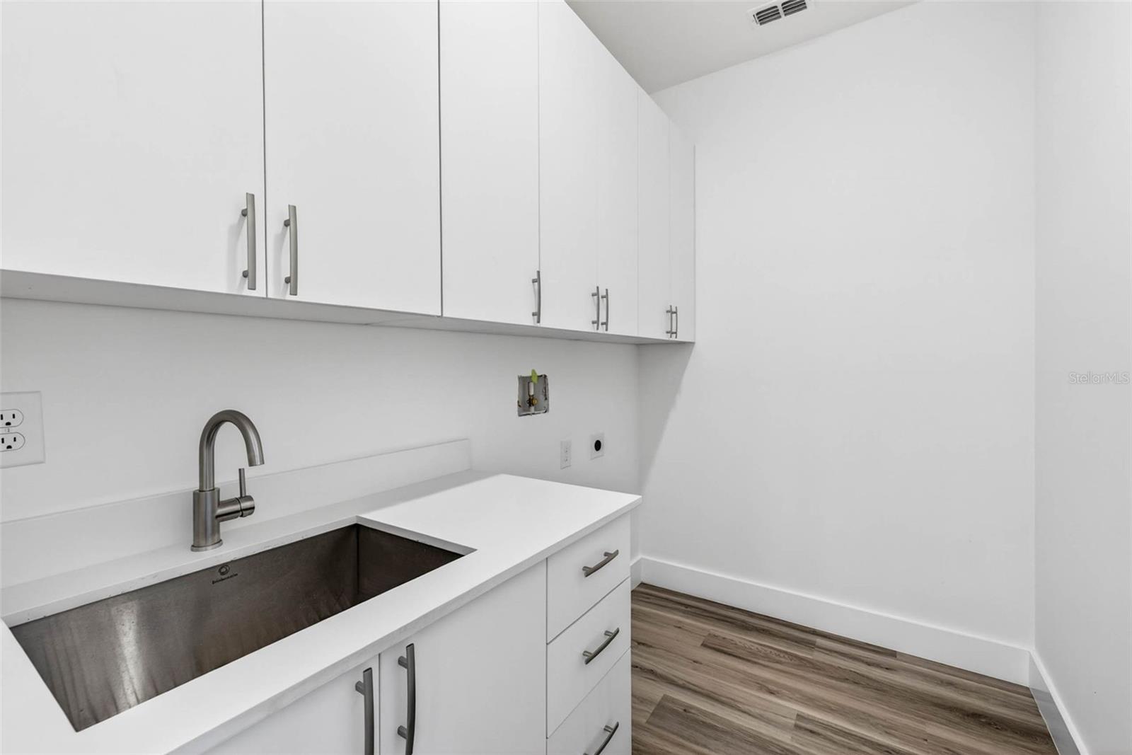 4426 W EUCLID AVE — photo 49