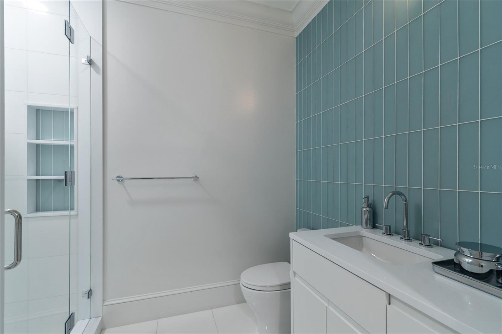 450 KNIGHTS RUN AVE #2004 — photo 32