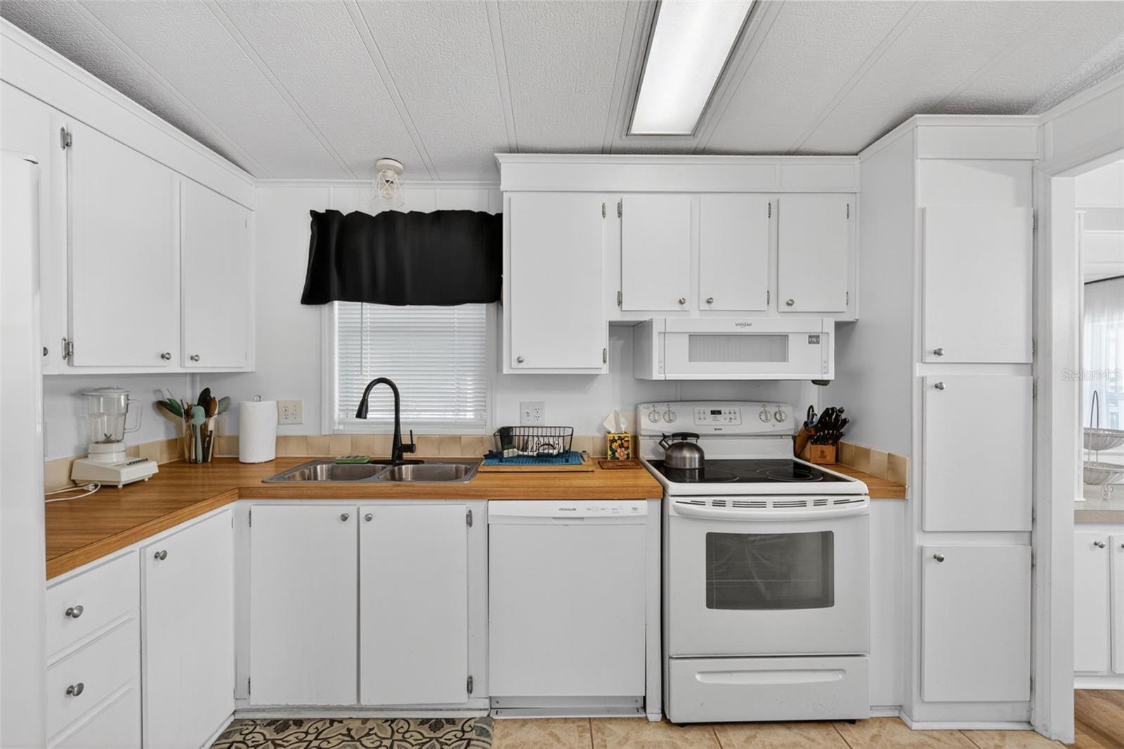 485 LOMA LINDA — photo 6