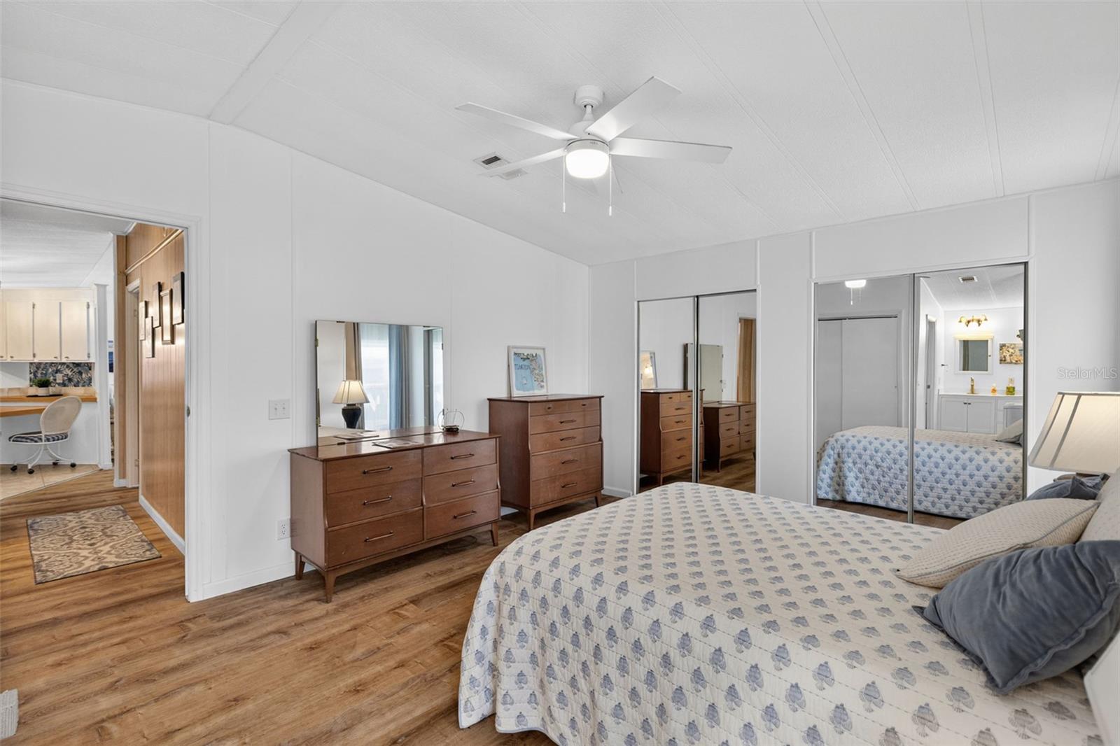 485 LOMA LINDA — photo 13
