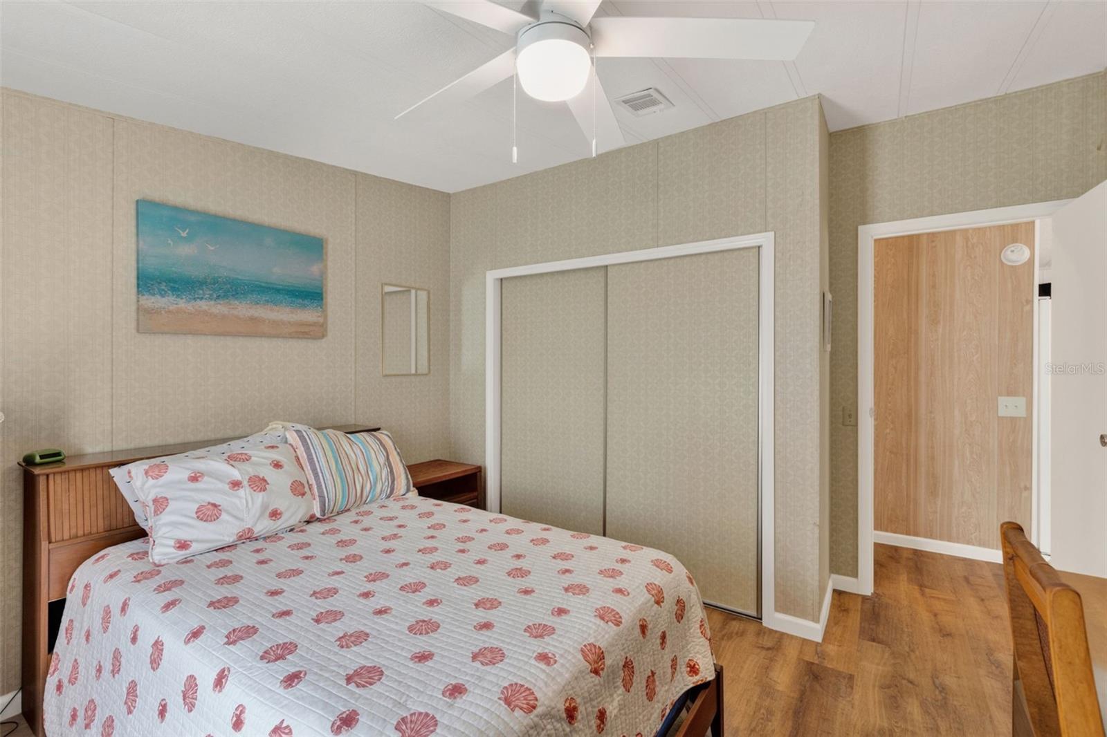 485 LOMA LINDA — photo 18