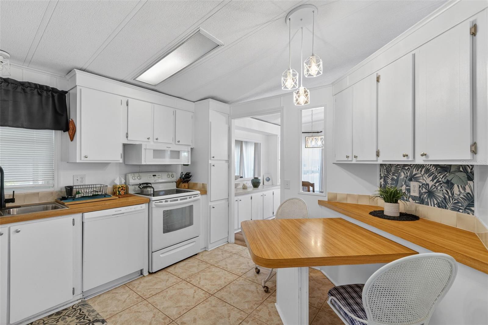 485 LOMA LINDA — photo 4