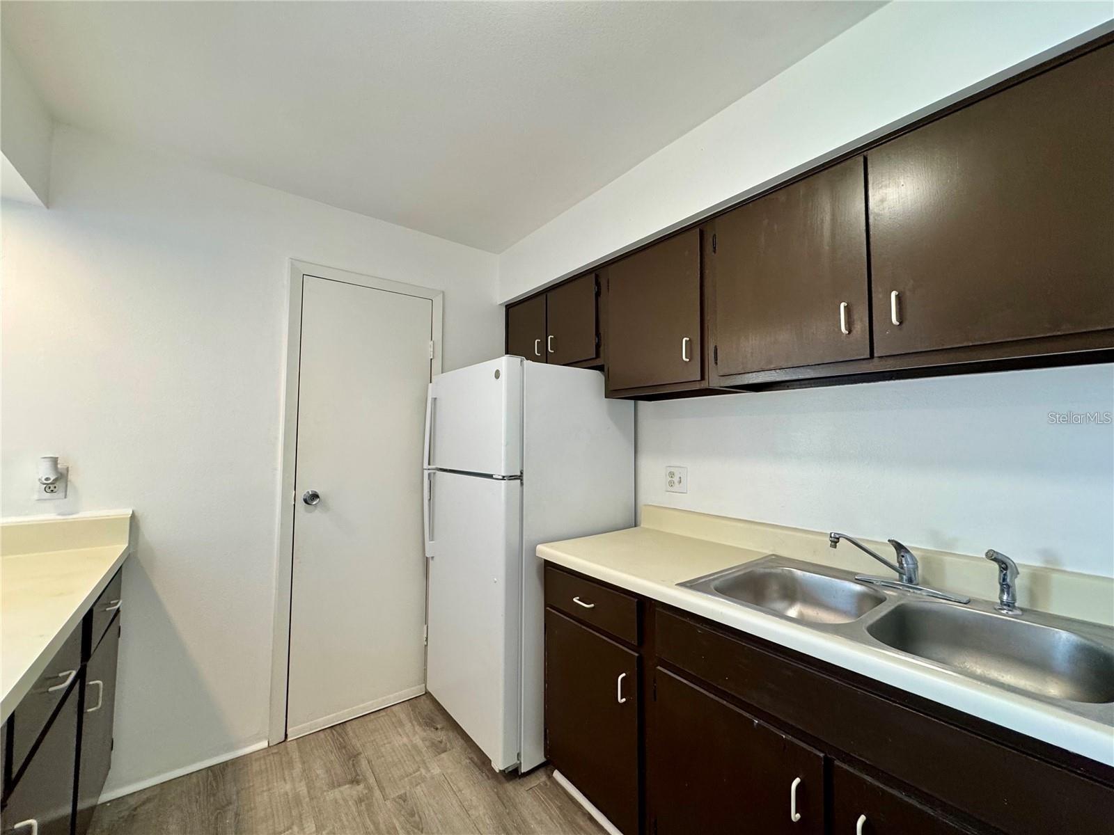 2632 HIDDEN LAKE DR N #E — photo 10