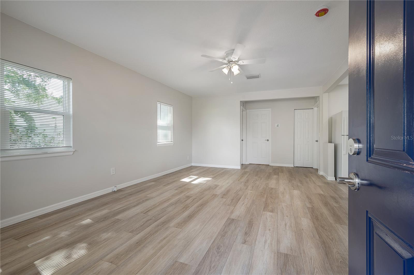 2307 E OSBORNE AVE — photo 6