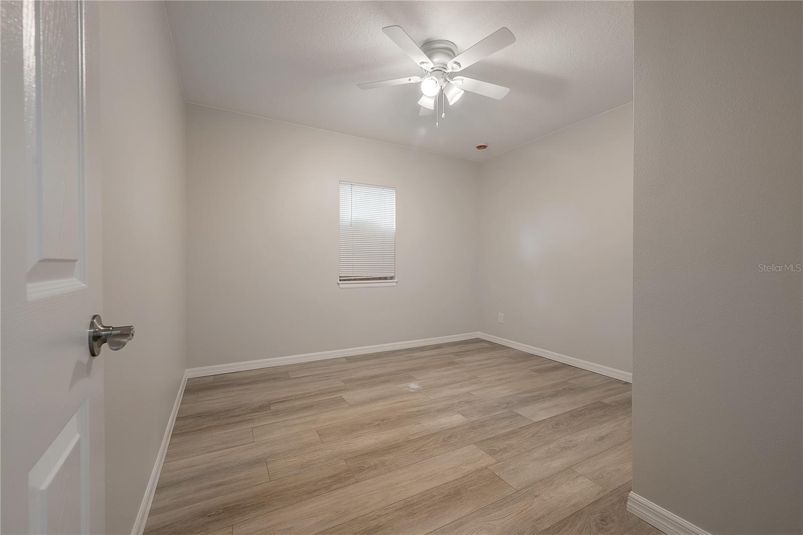 2307 E OSBORNE AVE — photo 17
