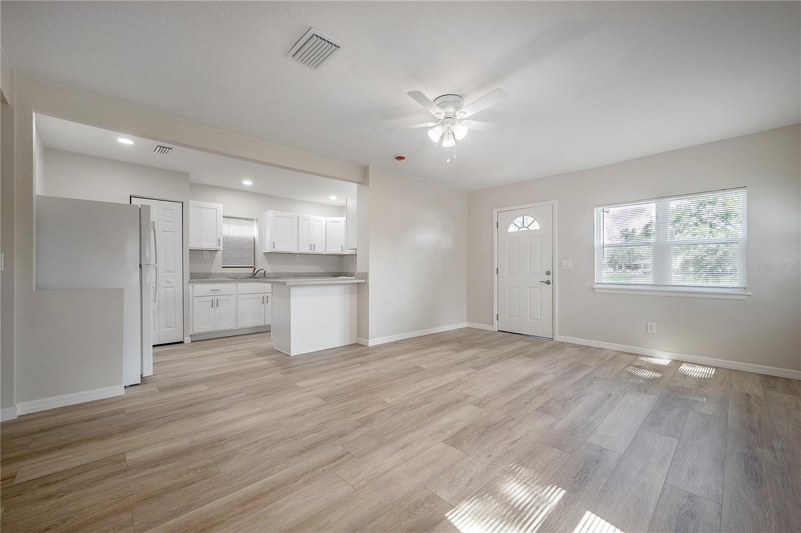 2307 E OSBORNE AVE — photo 8