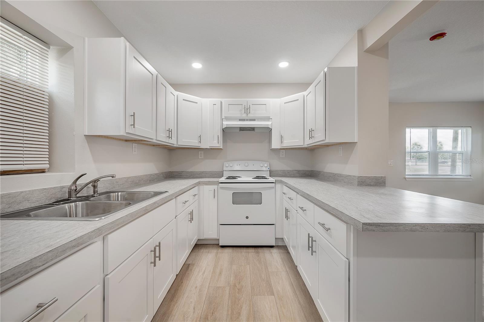 2307 E OSBORNE AVE — photo 10