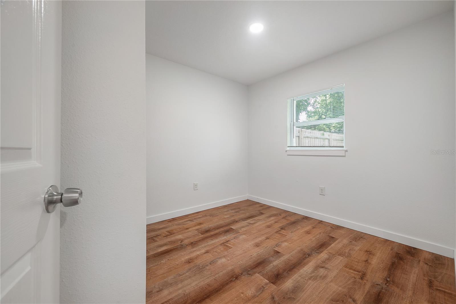 2307 E OSBORNE AVE — photo 31