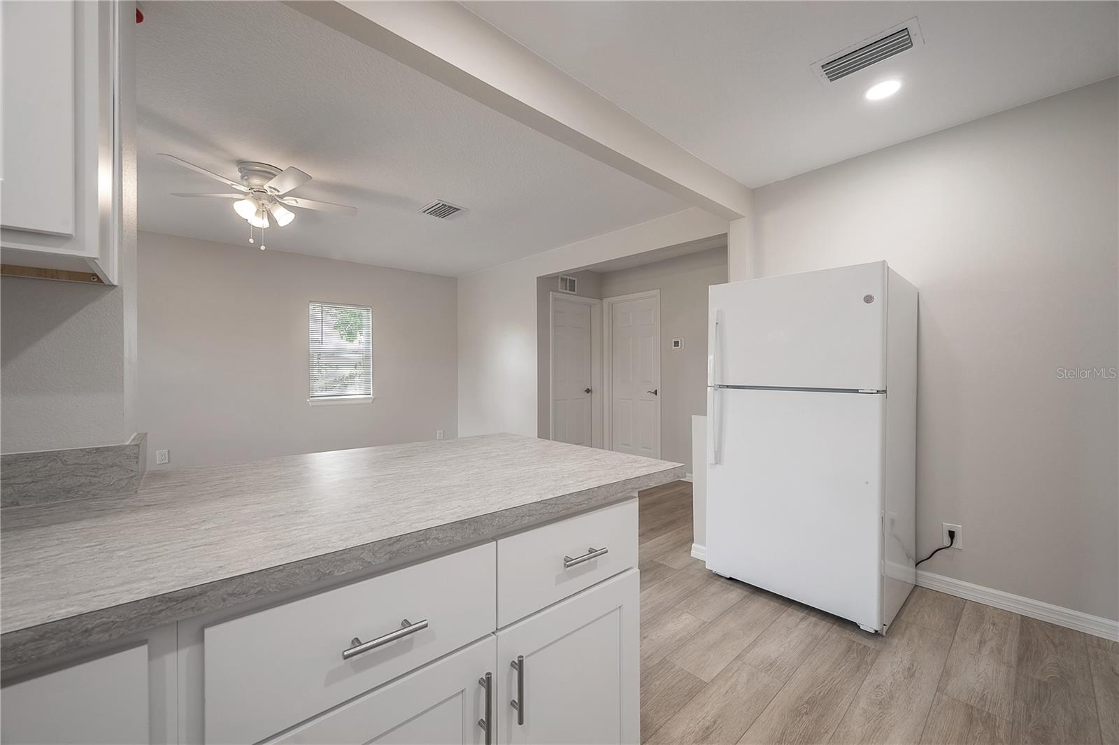 2307 E OSBORNE AVE — photo 12