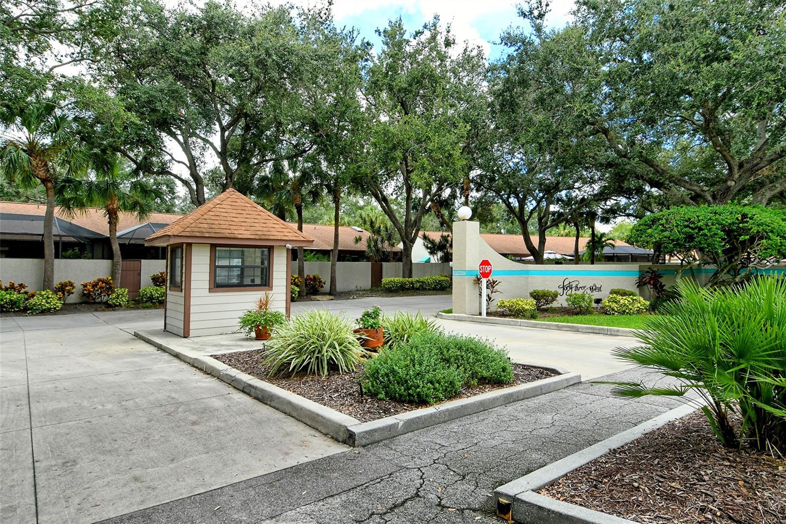 4423 PARK LAKE TER N — photo 40