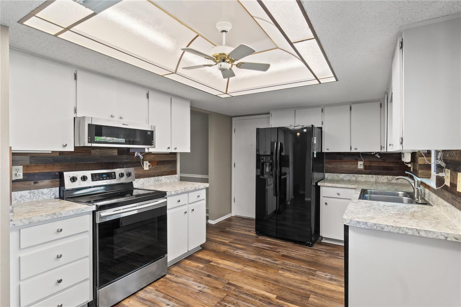 10616 SPRINGWOOD DR — photo 8