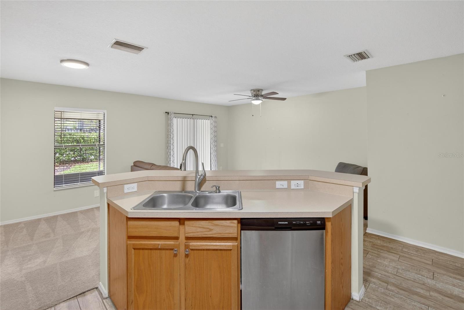 2605 OLEANDER LAKES DR — photo 8