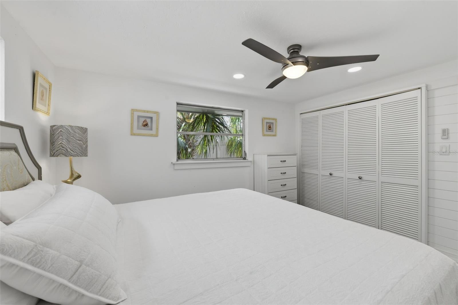 8456 MIDNIGHT PASS RD — photo 15