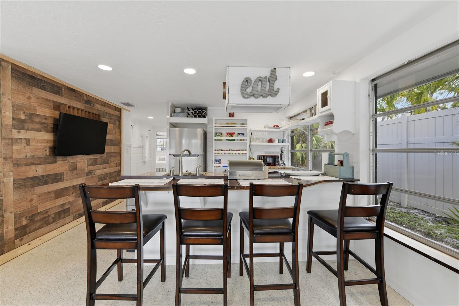 8456 MIDNIGHT PASS RD — photo 3