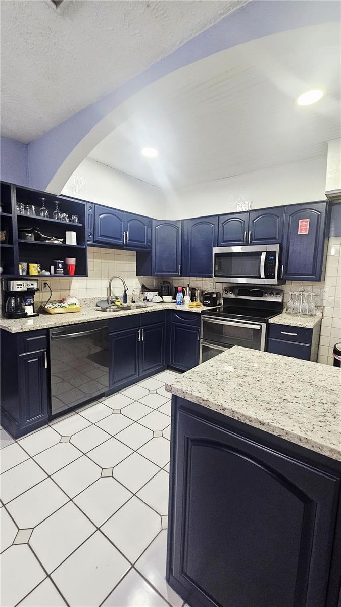 7714 DELEUIL AVE — photo 3