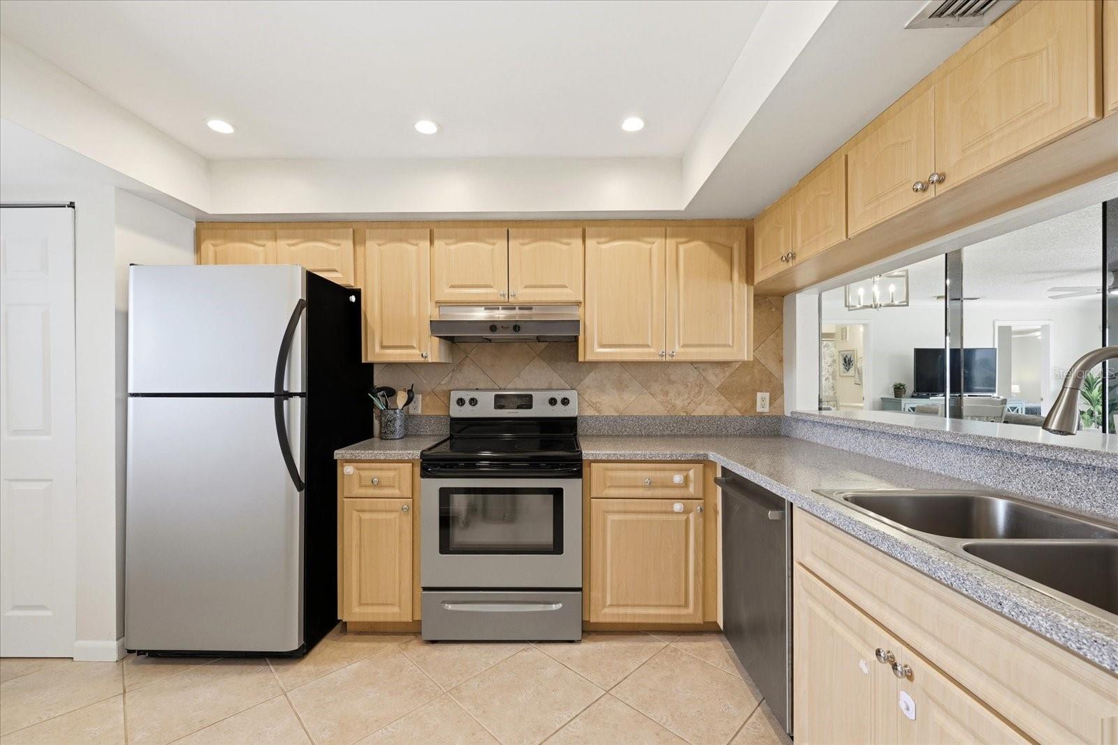610 ISLAND WAY #607 — photo 8
