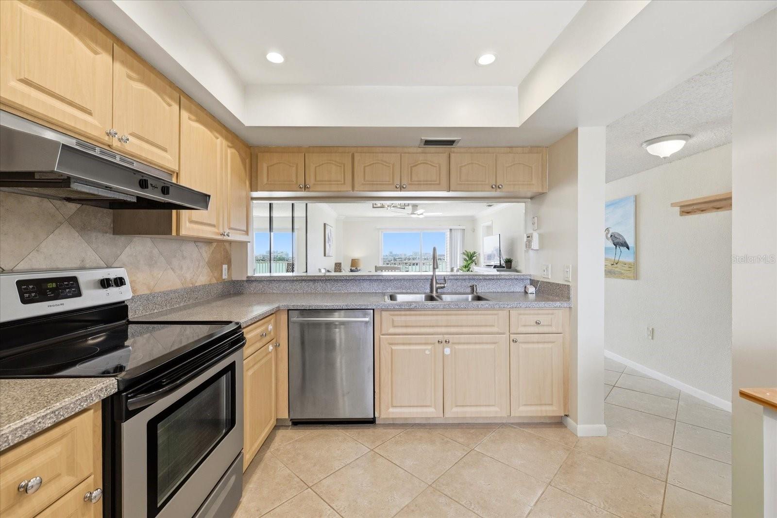 610 ISLAND WAY #607 — photo 9