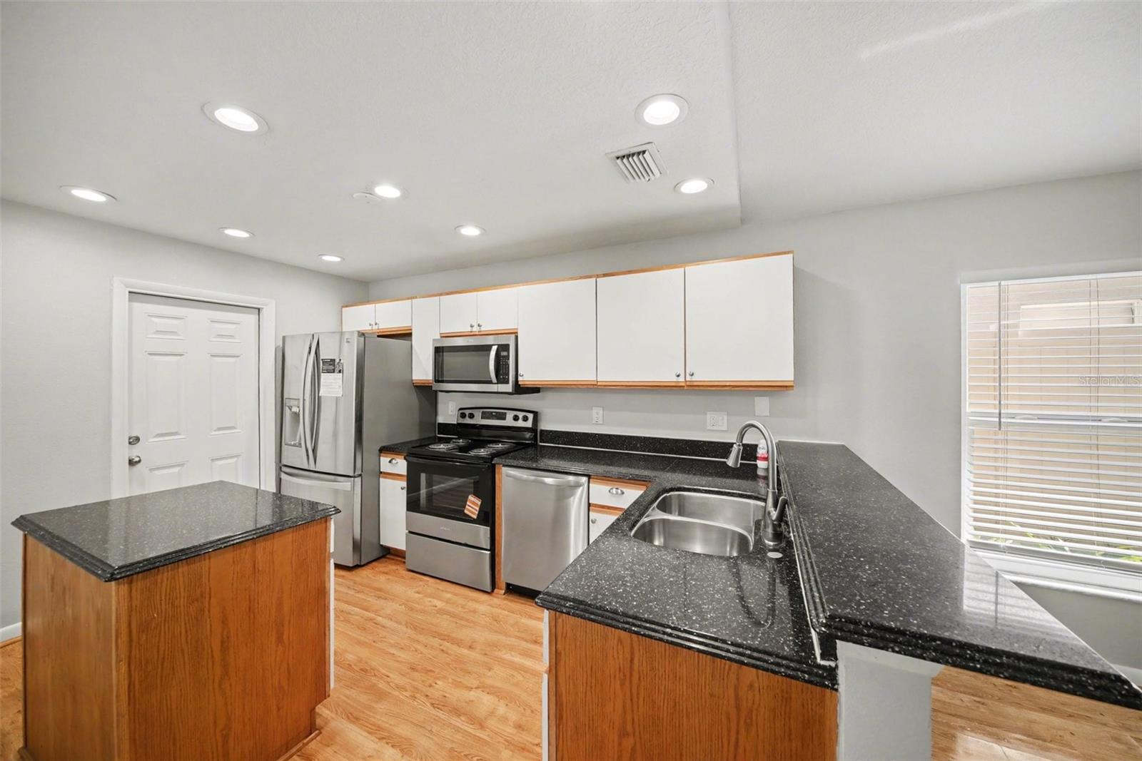 2424 CAMDEN OAKS PL — photo 13