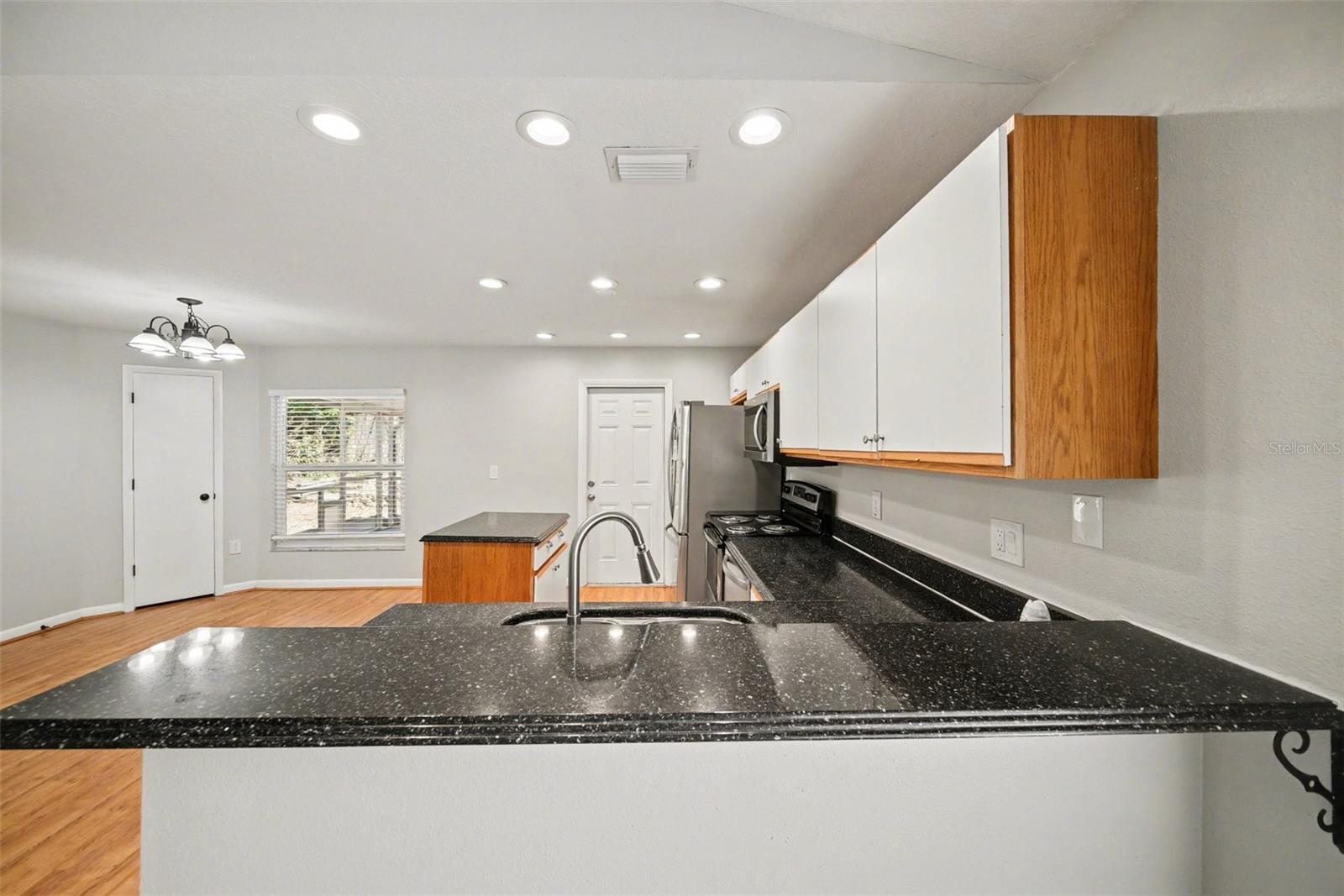 2424 CAMDEN OAKS PL — photo 11