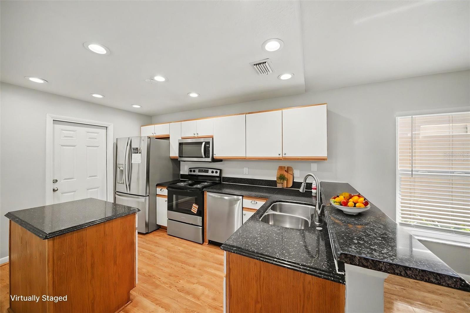 2424 CAMDEN OAKS PL — photo 12
